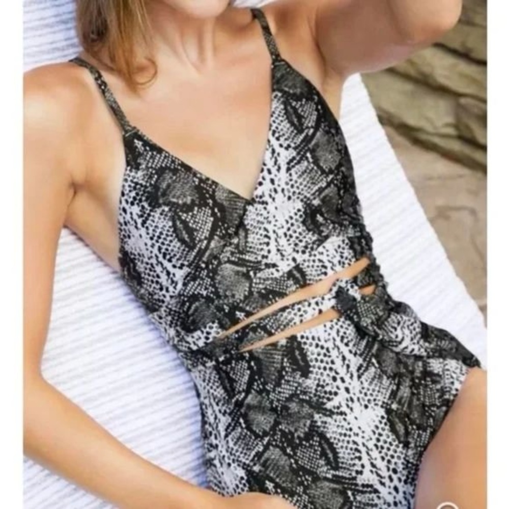 Aerie Black and White Reptile Wrap Style One Piece Large